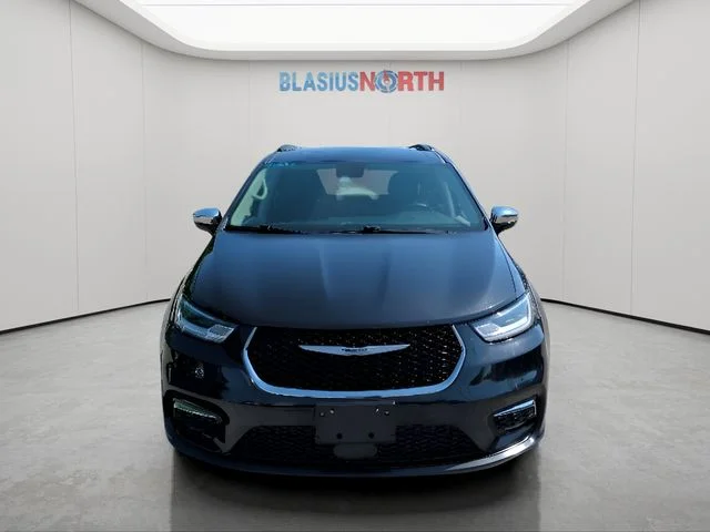 Used 2023 Black Chrysler Limited image 2