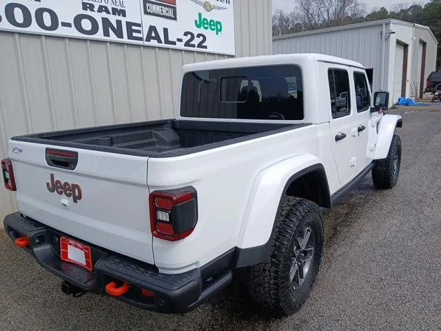New 2026 Bright White Clear-Coat Exterior Paint Jeep Mojave X image 3