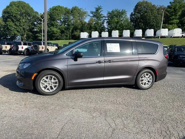 Used 2023 Granite Crystal Clearcoat Metallic Chrysler LX image 5
