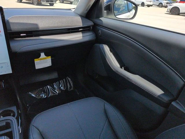 New 2026 Star White Metallic Tri-coat Ford Select image 17