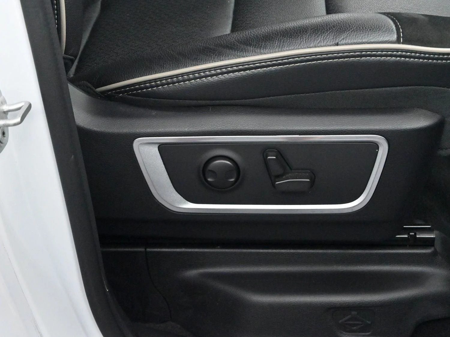 Used 2022 Bright White Clearcoat Ram Laramie image 32