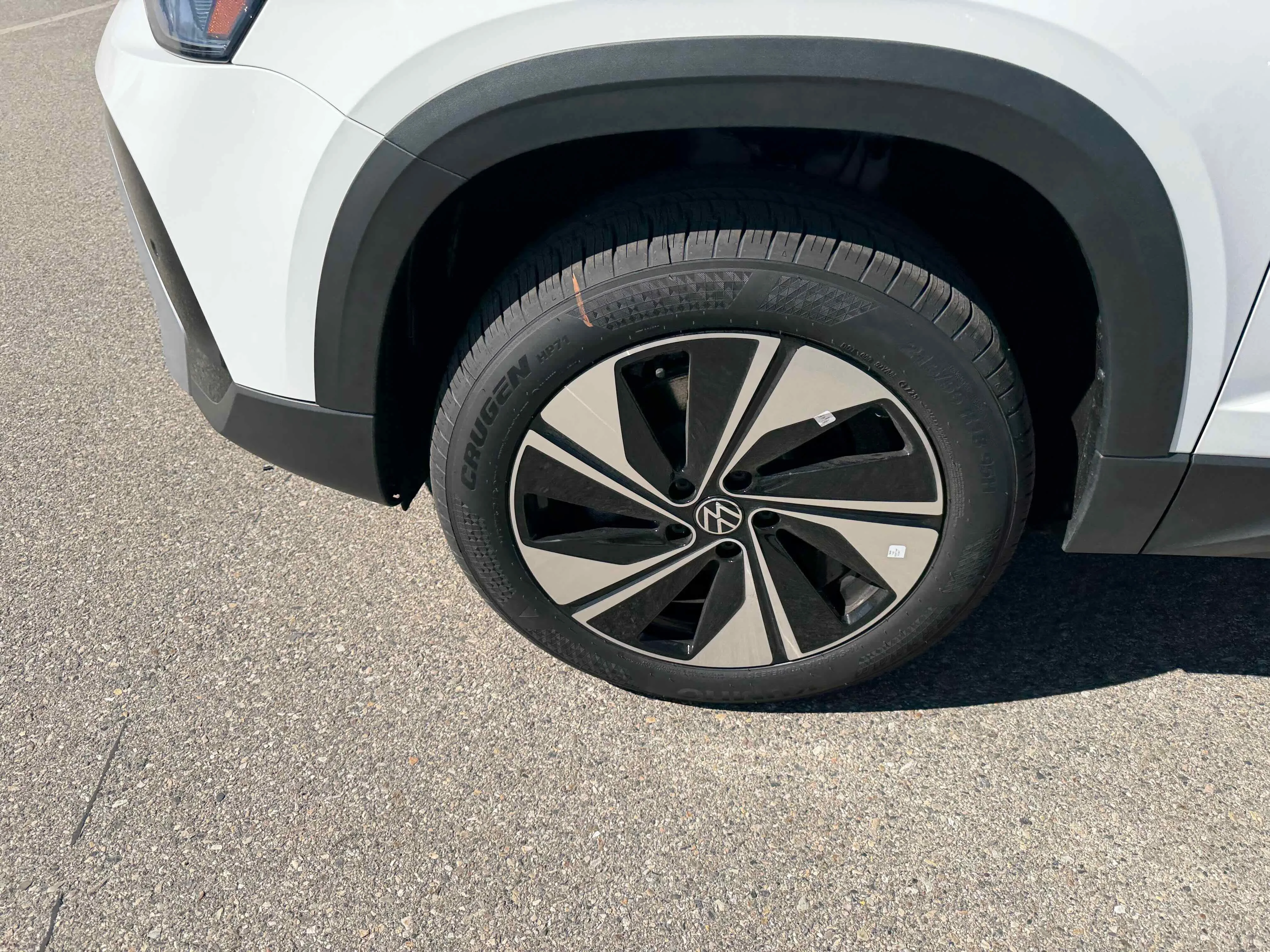 New 2026 Pure White Volkswagen SE image 13