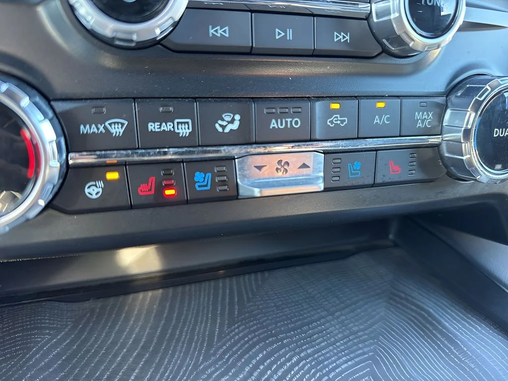 Used 2025 Black Ford Platinum image 24