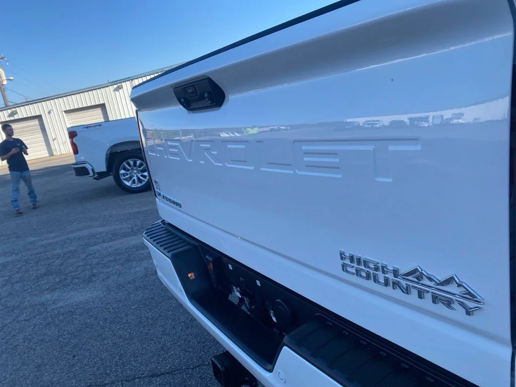 Used 2025 Summit White Chevrolet High Country image 36