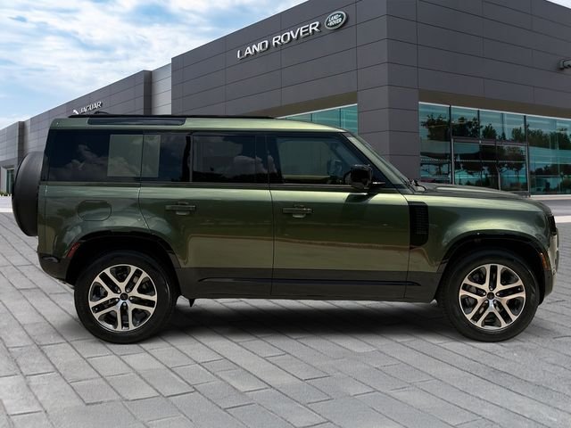 New 2026 Woolstone Green Land Rover X-Dynamic SE image 6
