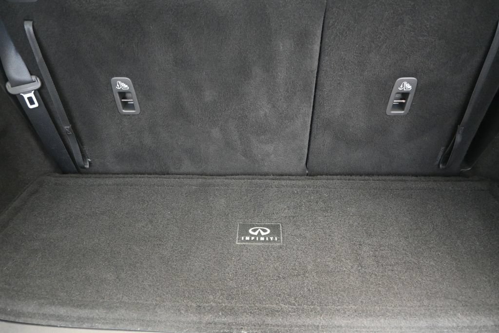 Certified Used 2023 White INFINITI LUXE image 21
