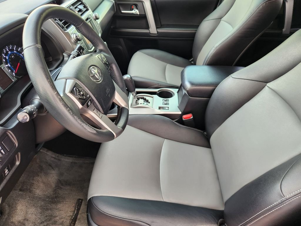 Used 2016 Super White Toyota SR5 Premium image 13