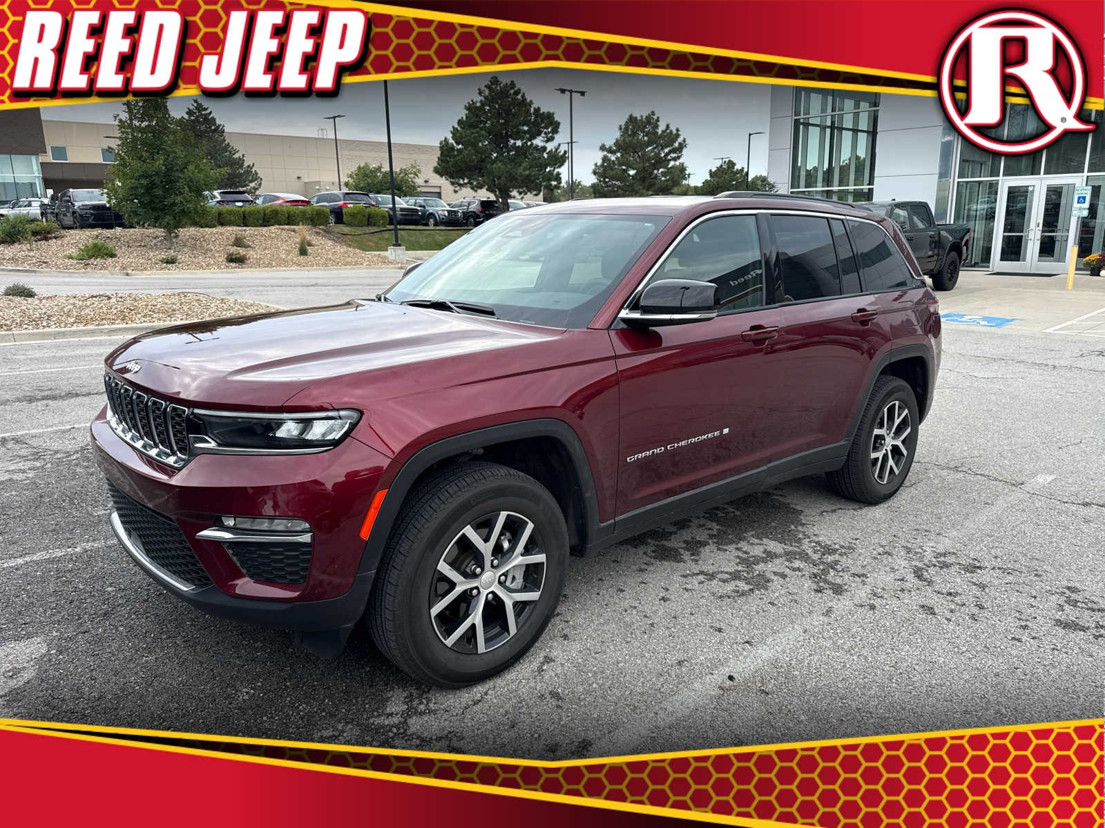 Used 2024 Velvet Red Pearlcoat Jeep Limited image 1