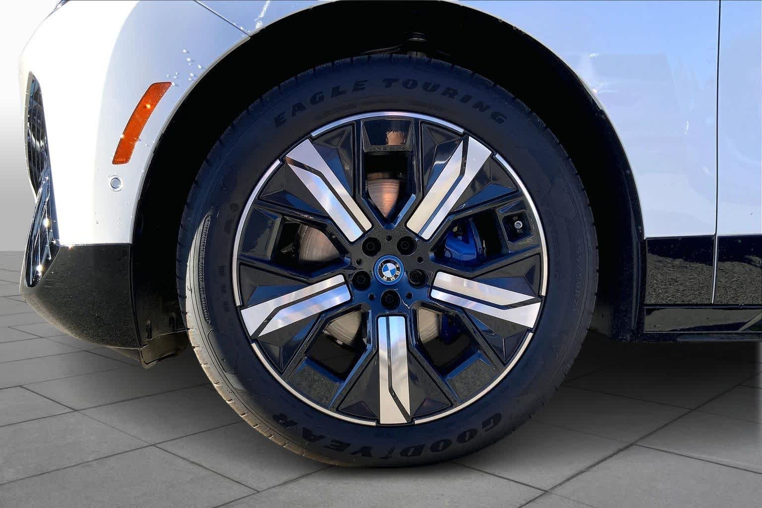 2025 BMW iX 50 - Photo 11