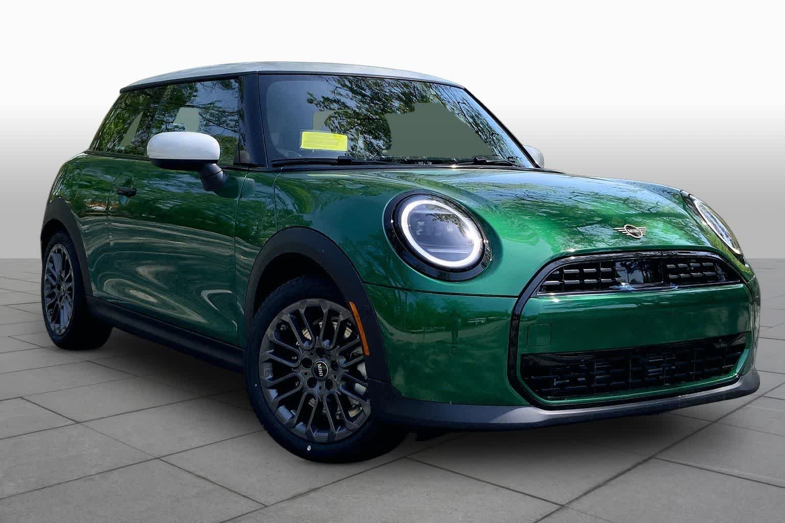 New 2026 British Racing Green IV Metallic MINI Signature Plus image 2