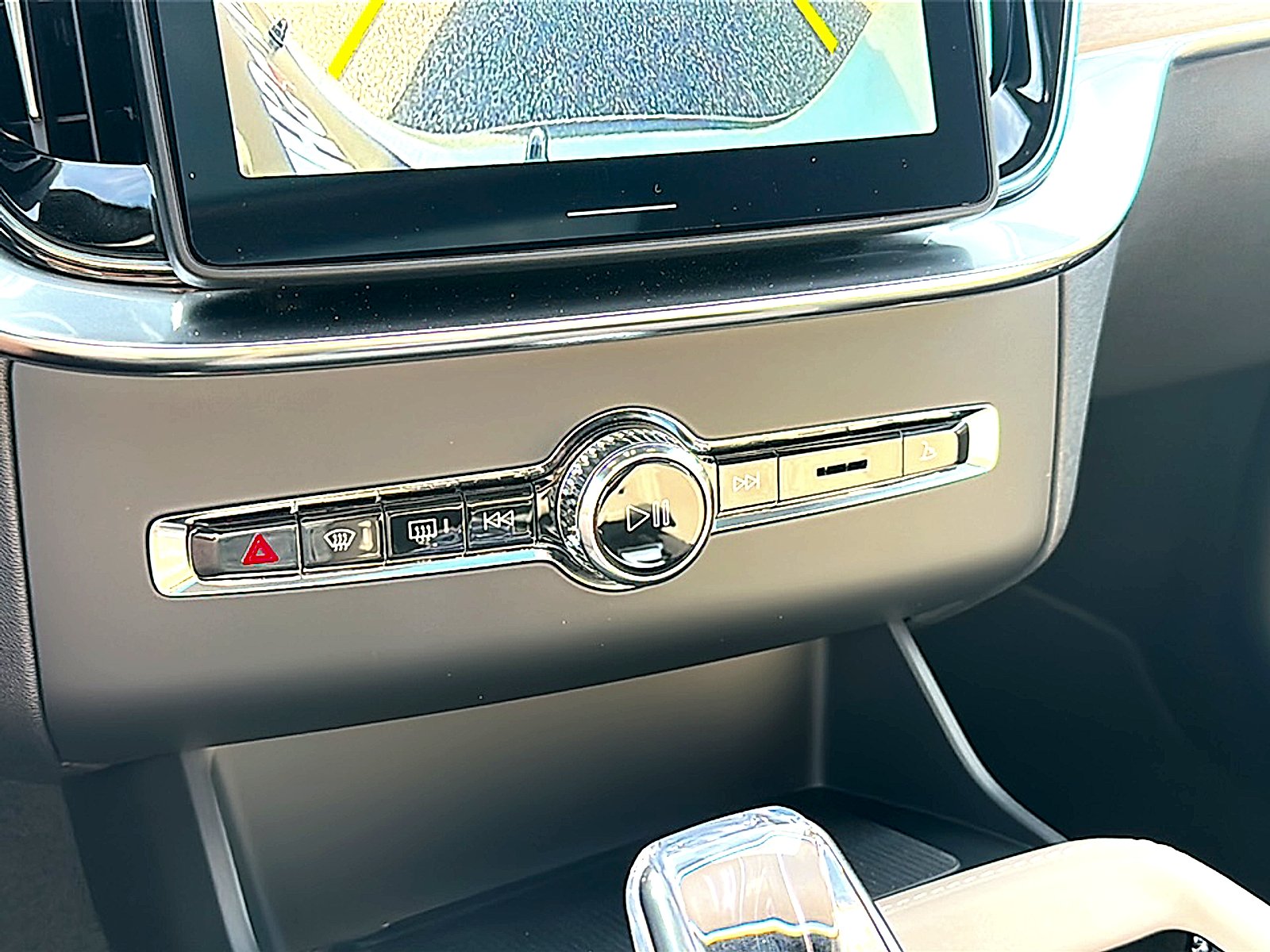 New 2026 Crystal White Volvo Plus image 25