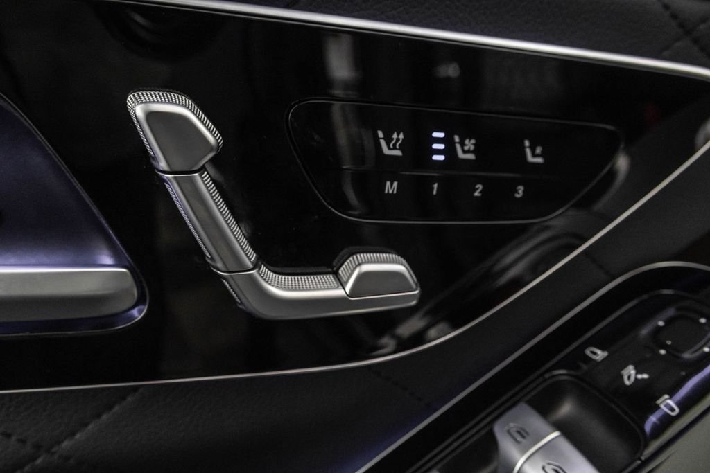 Used 2022 Black Mercedes-Benz S 580 image 29