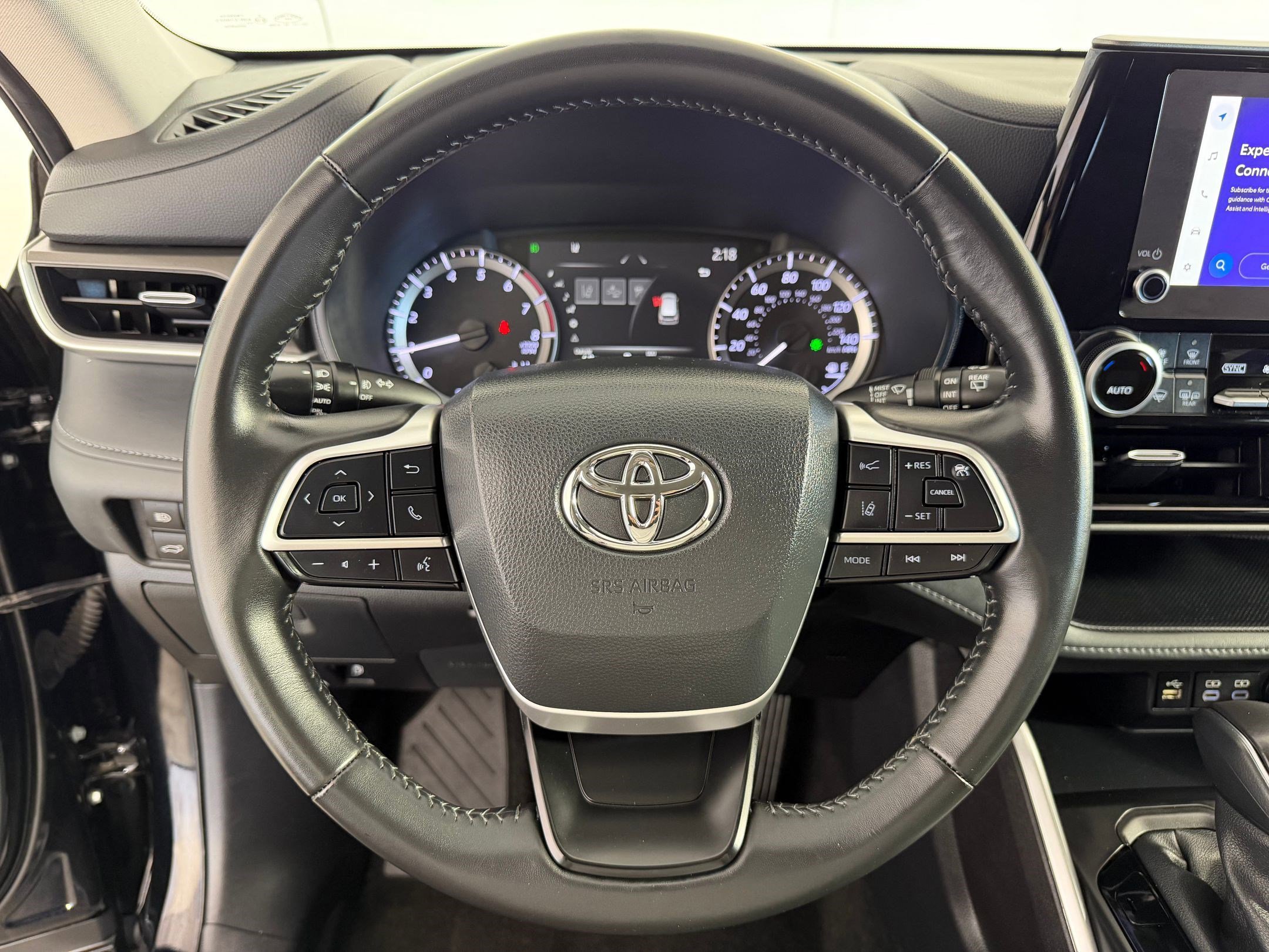 2024 Toyota Highlander LE - Photo 15