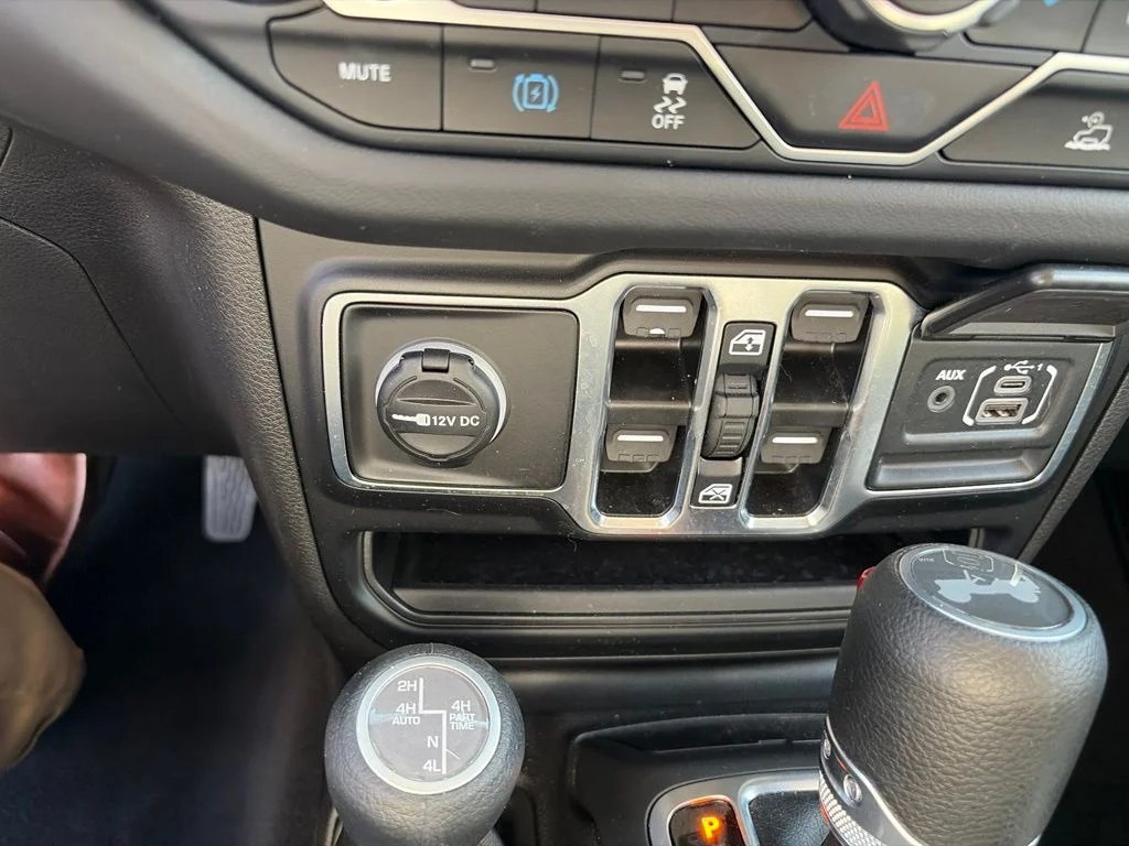 Used 2025 Black Jeep Sahara 4xe image 32