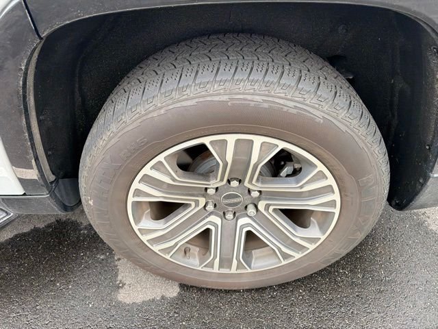 Used 2025 Silver Jeep Base image 10