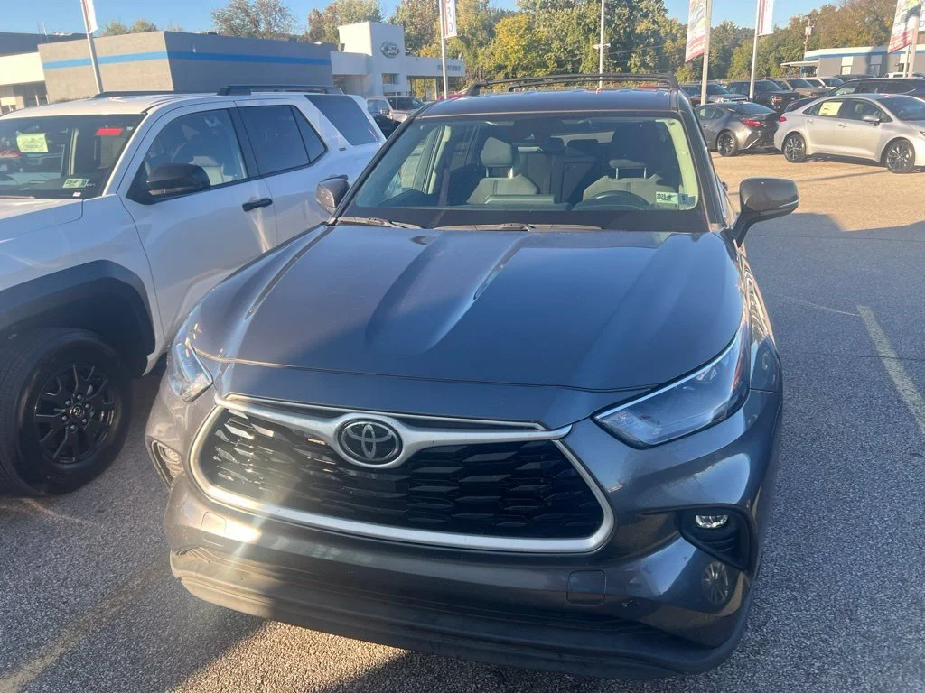 Used 2023 Gray Toyota LE image 2