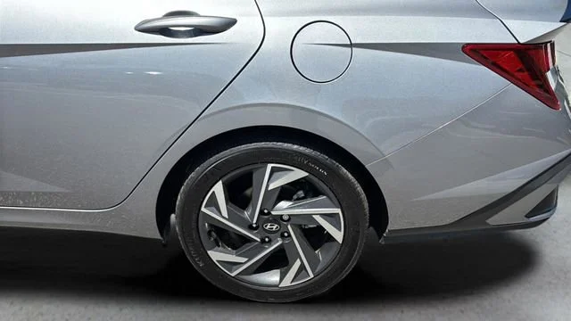 Used 2025 Gray Hyundai SEL Sport image 33