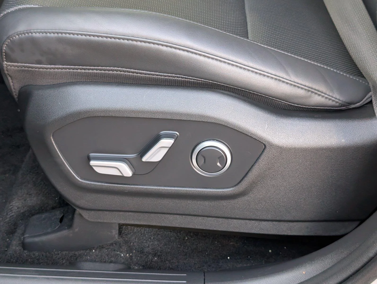 Used 2026 Shimmering Silver Hyundai SEL image 18