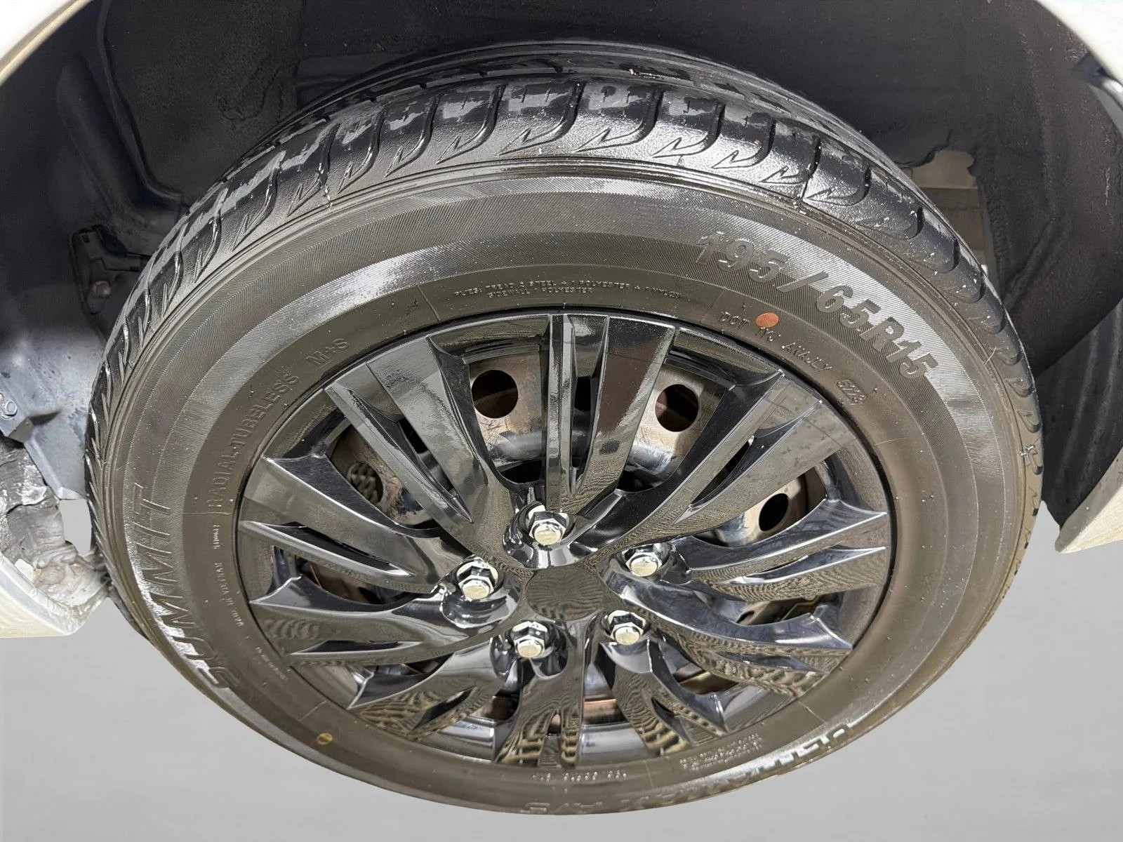 Used 2016 White Toyota L image 19