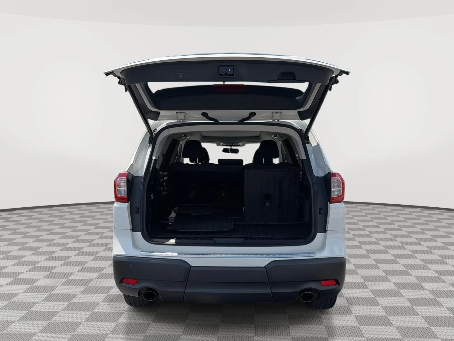 Used 2019 Crystal White Pearl Subaru Limited image 4