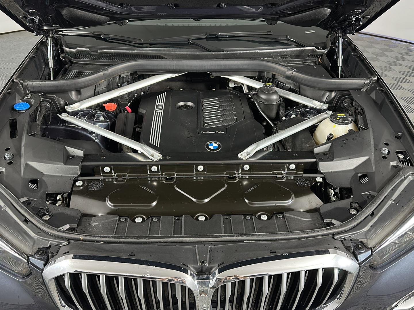 Used 2020 Arctic Gray Metallic BMW xDrive40i image 5
