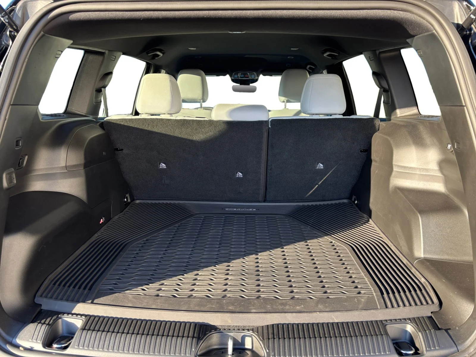 New 2026 Diamond Black Crystal Pearl Jeep Laredo image 19