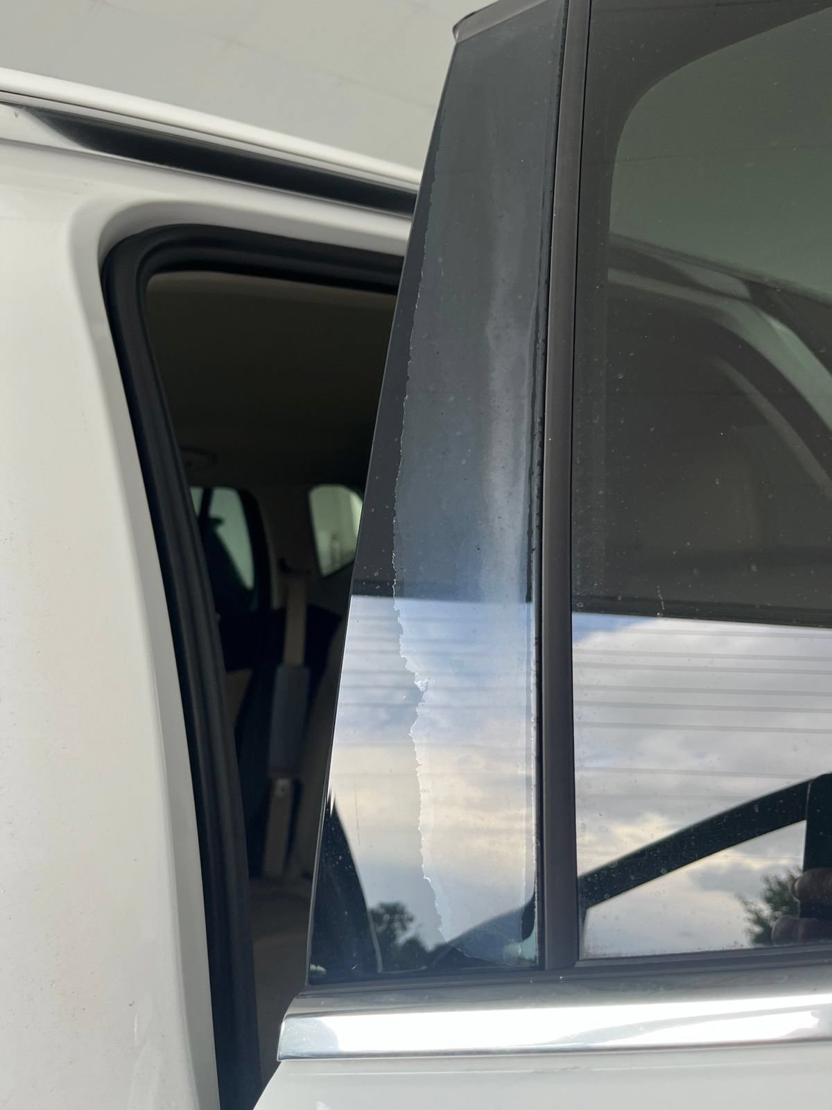 Used 2020 SUMMIT WHITE Buick Essence image 17