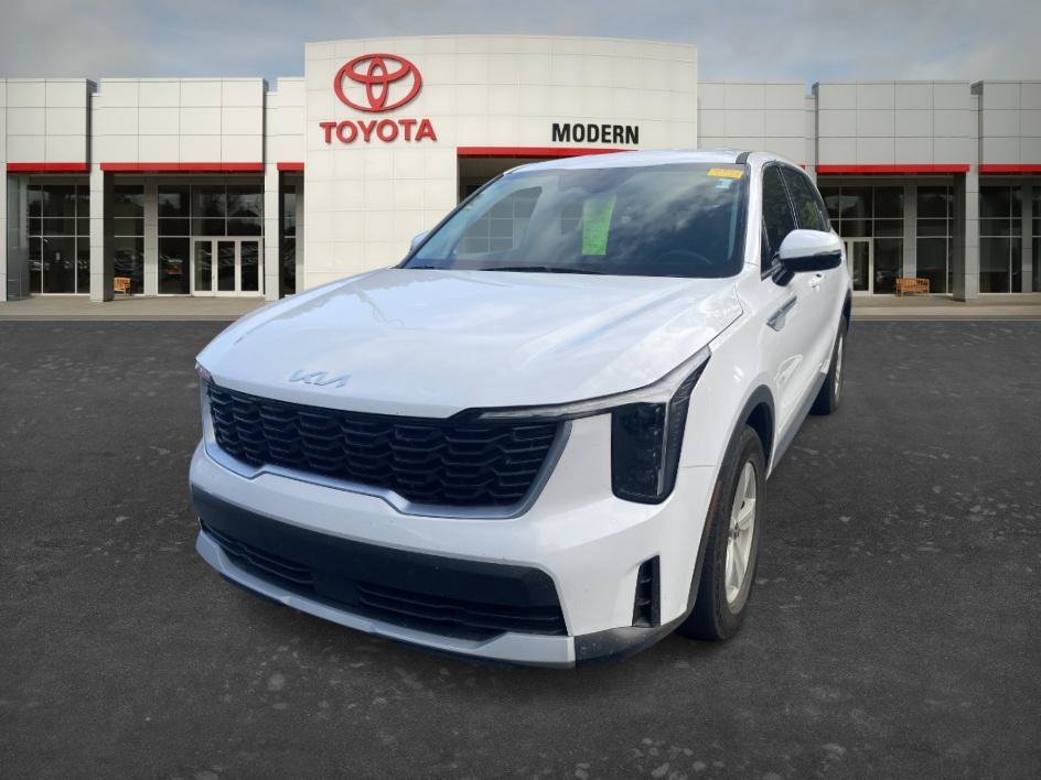Used 2025 Glacial White Pearl Kia LX image 2