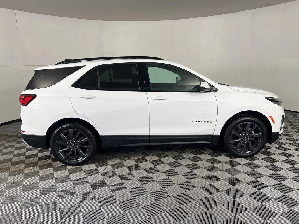 Used 2024 Summit White Chevrolet RS image 13