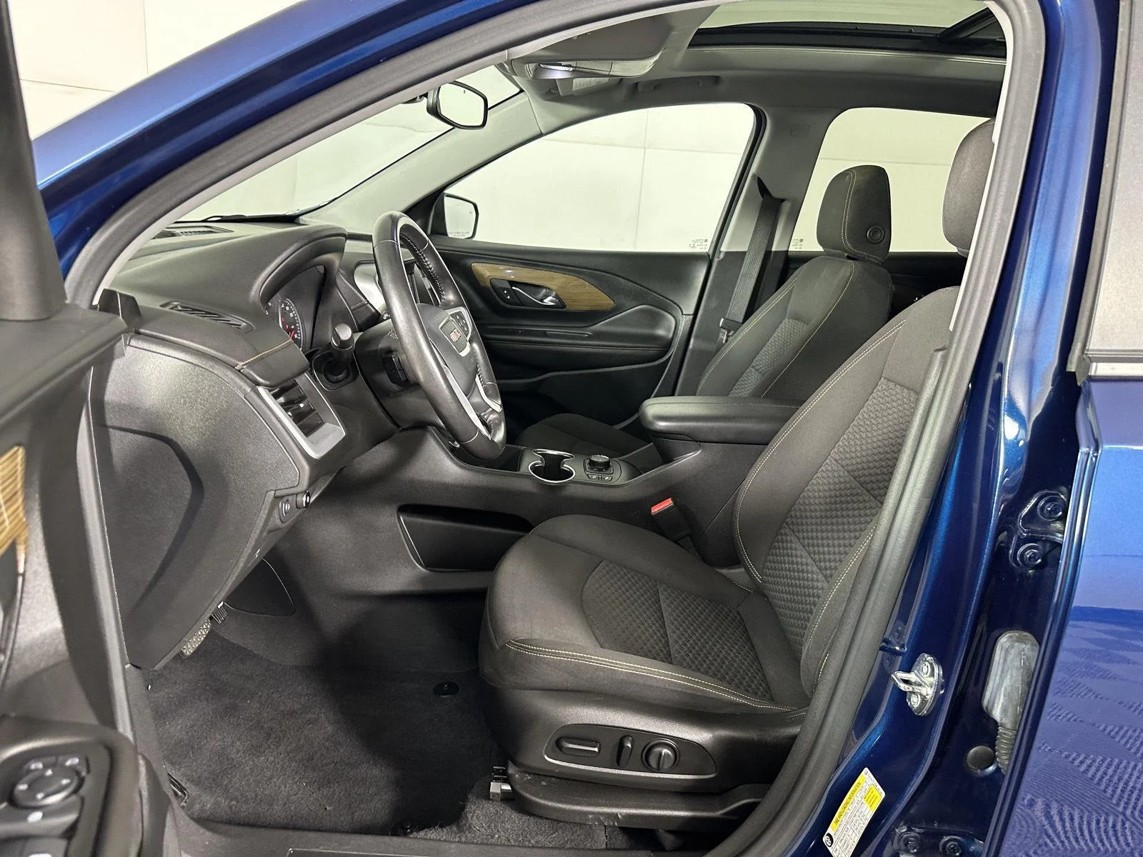 Used 2021 Blue Emerald Metallic GMC SLE image 16