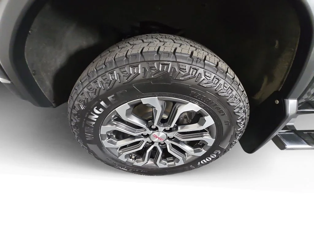 Used 2024 Black GMC Denali image 9