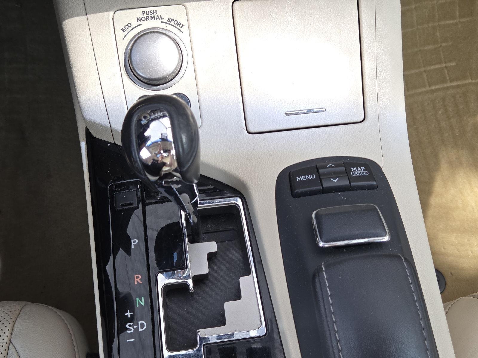 Used 2013 Starfire Pearl Lexus Hybrid image 37