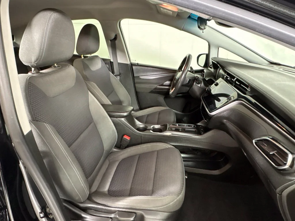 Used 2023 Black Chevrolet 1LT image 17