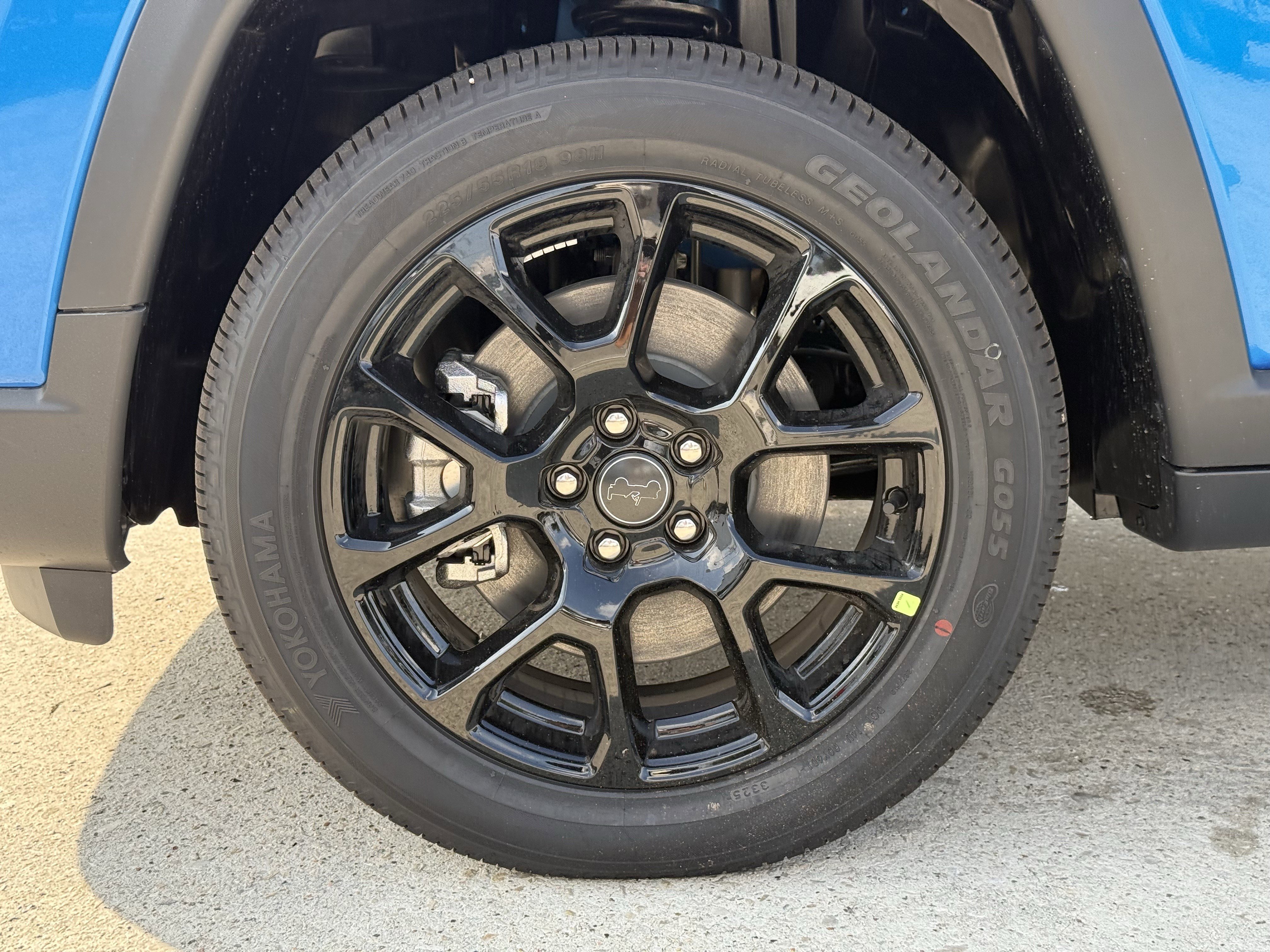 New 2026 Hydro Blue Pearlcoat Jeep Latitude Altitude image 8