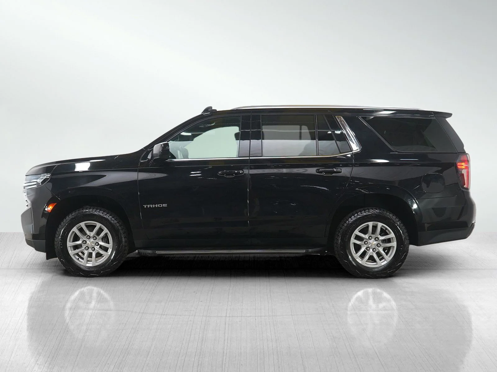 Used 2023 Chevrolet Tahoe LT with VIN 1GNSKNKD6PR419838 for sale in Burnsville, Minnesota
