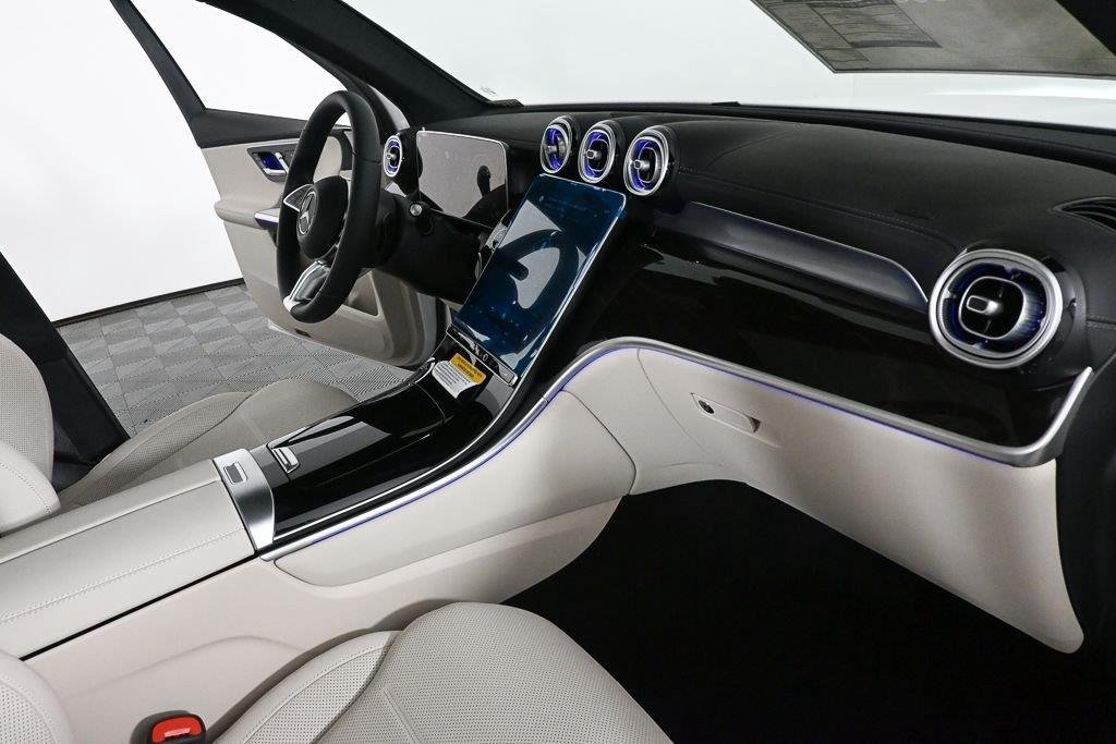 New 2027 MANUFAKTUR Moonlight White Metallic Mercedes-Benz GLC 300 image 23