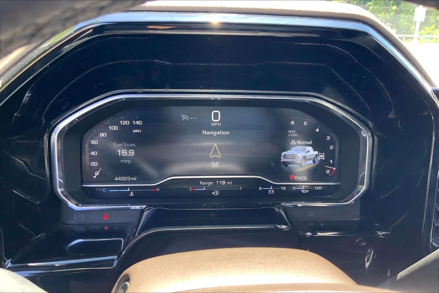 Used 2025 Summit White GMC SLT image 25