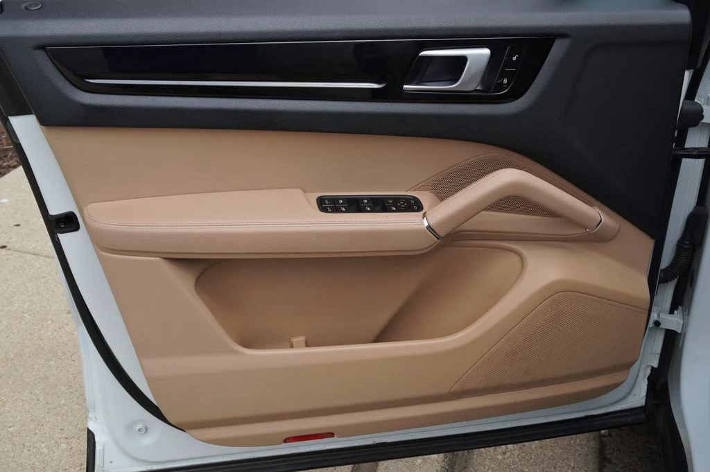 Used 2019 White Porsche Base image 9