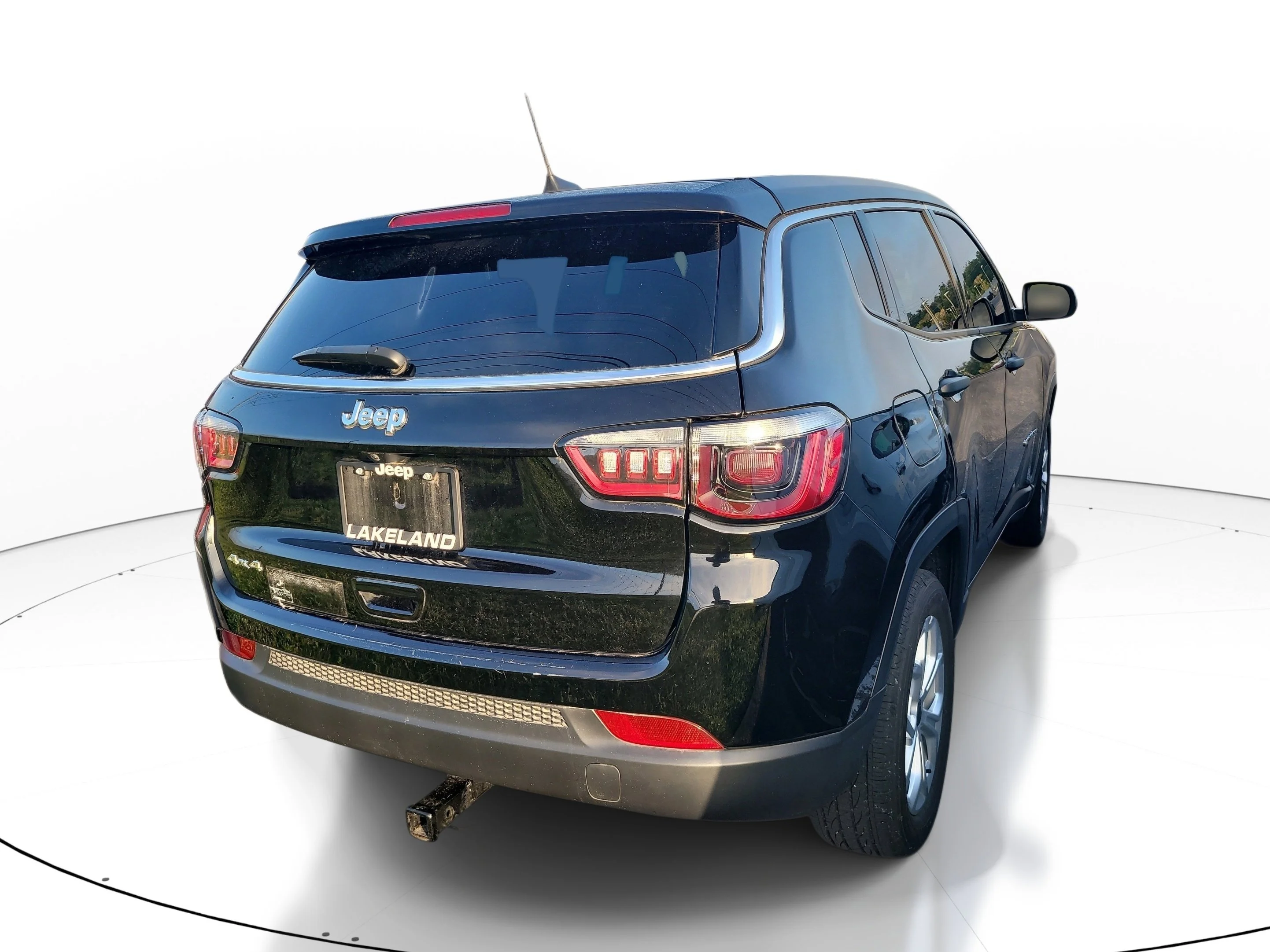 Used 2025 Diamond Black Crystal Pearlcoat Jeep Sport image 4