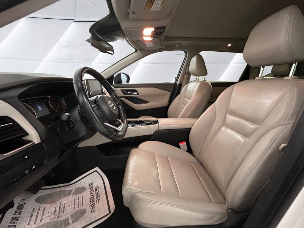 Used 2023 White Nissan SL image 7