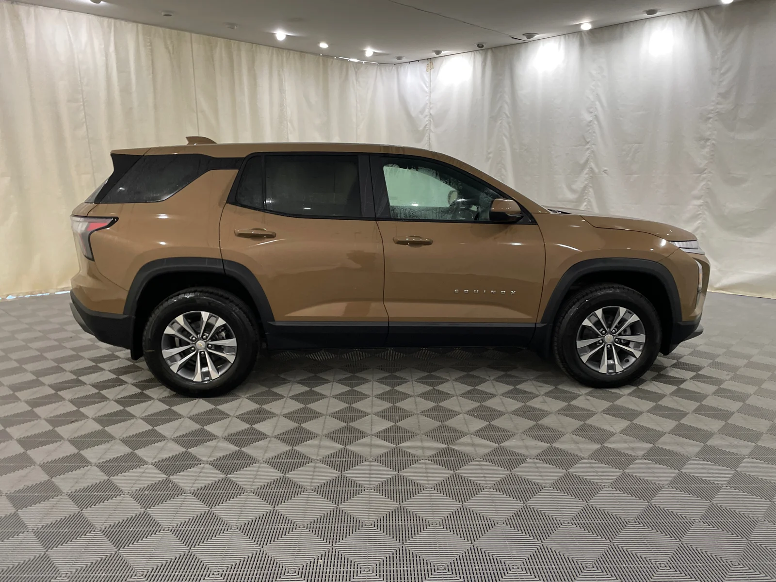 2027 Chevrolet Equinox LT - Photo 4