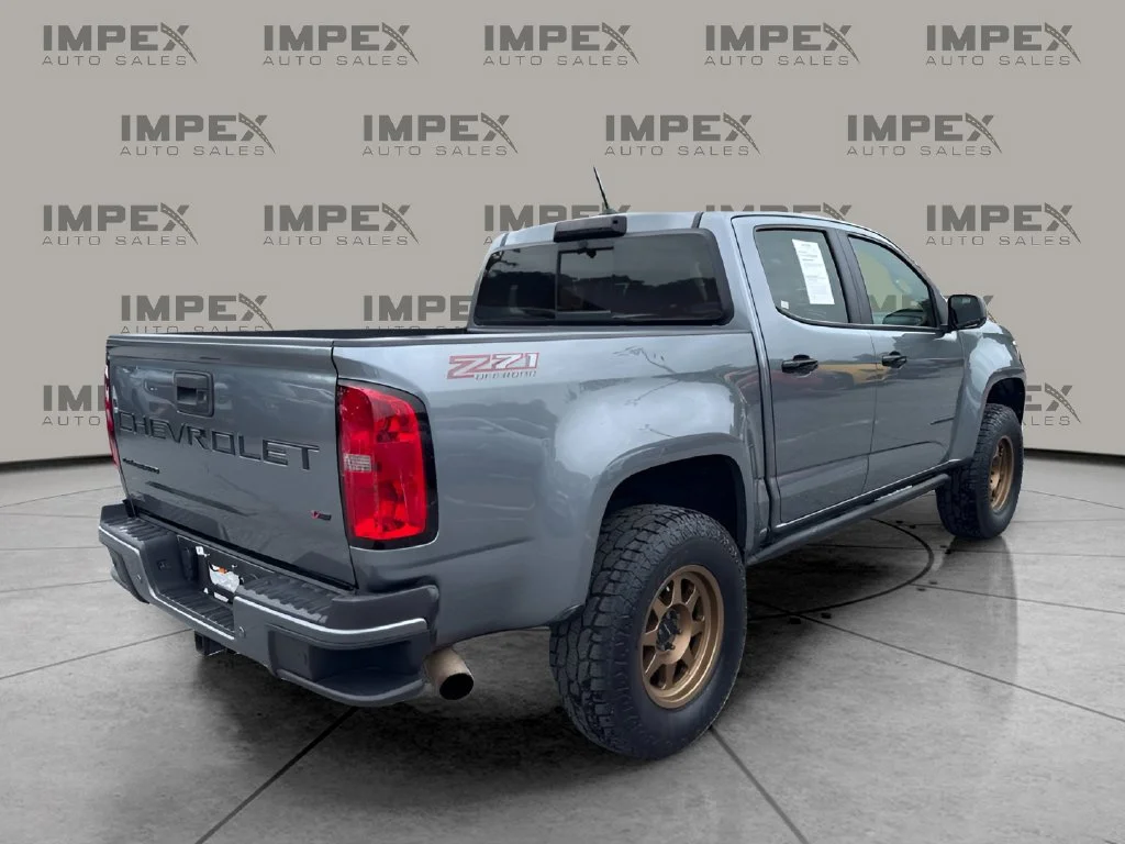 Used 2022 Gray Chevrolet Z71 image 3