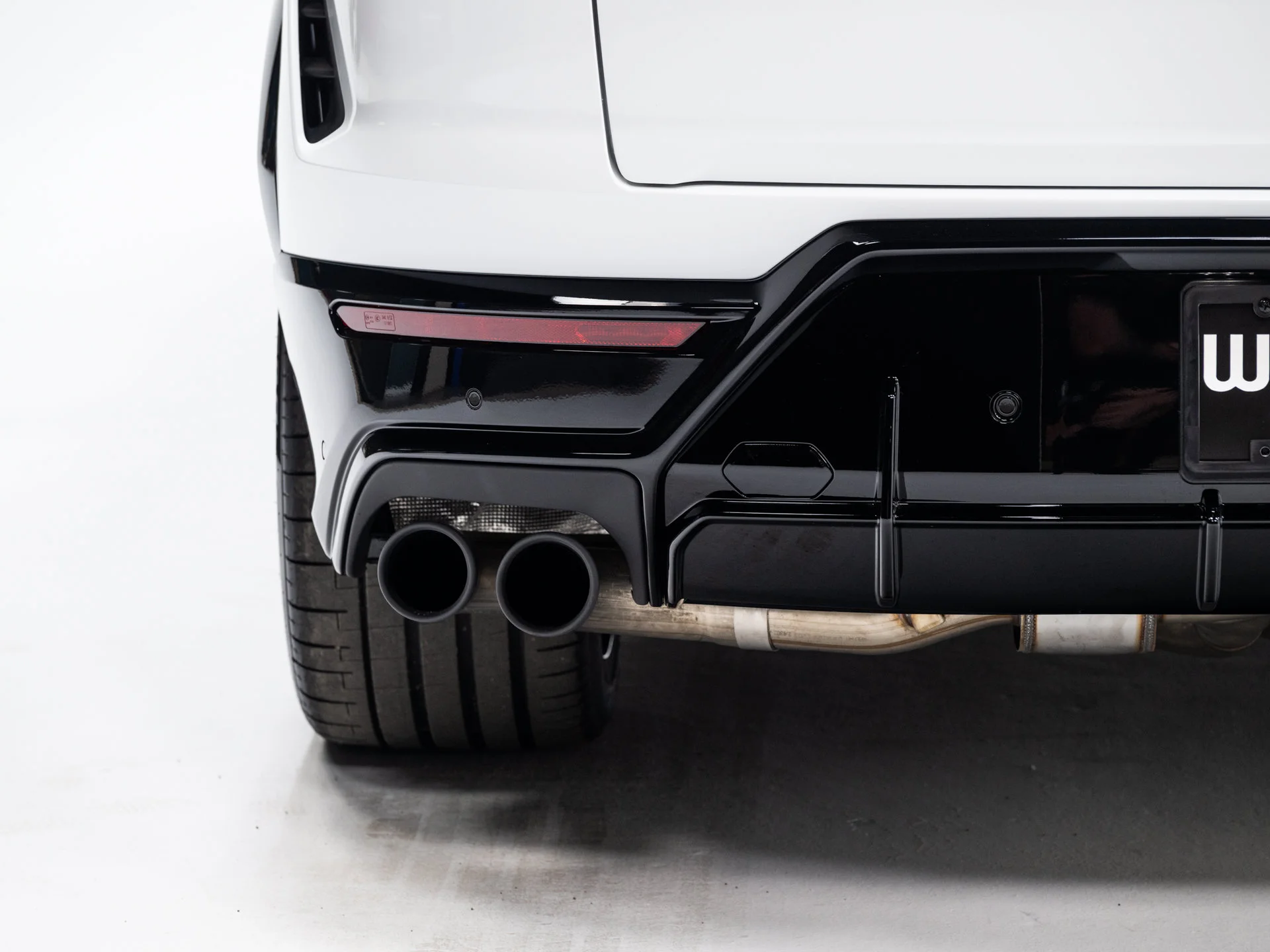Used 2025  Lamborghini SE image 28