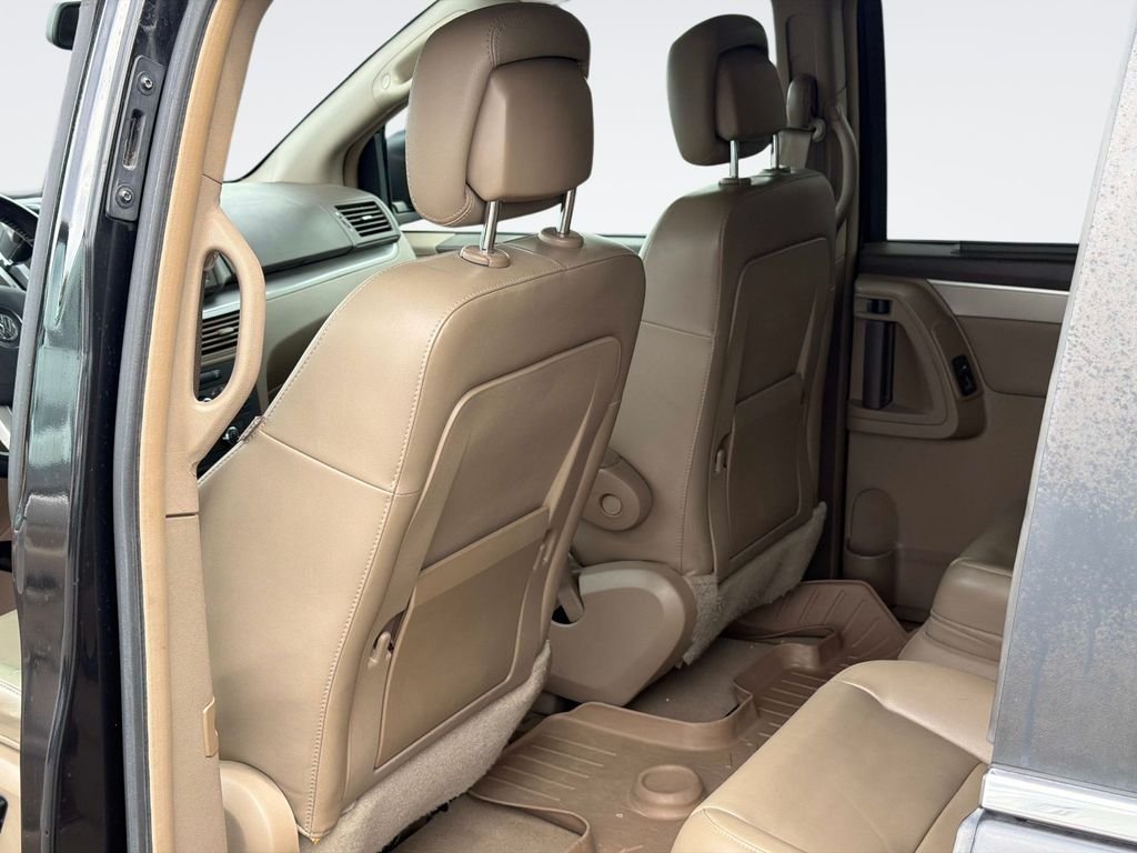 Used 2011 Black Volkswagen SE image 11