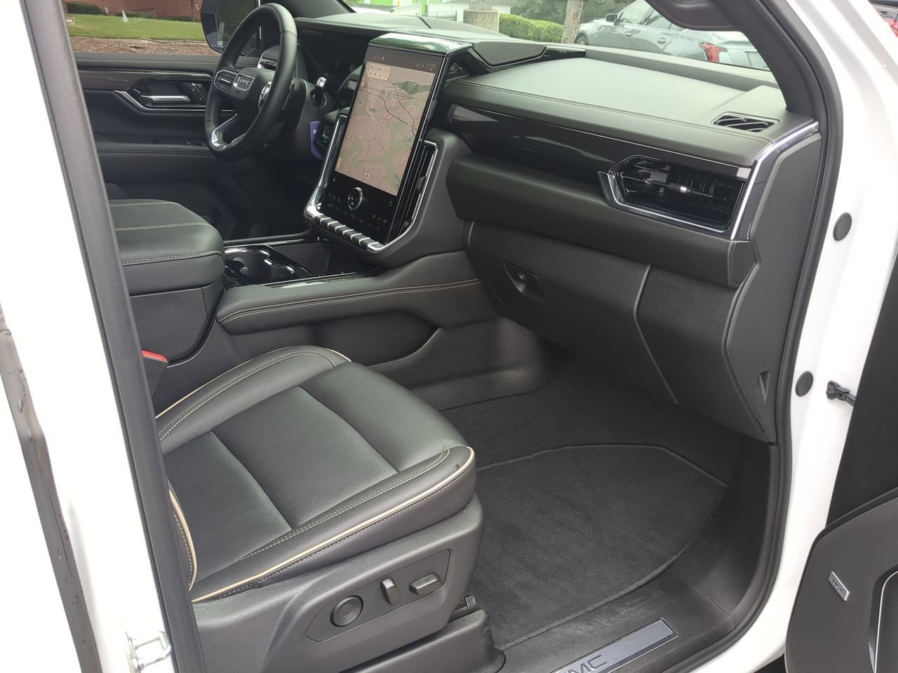 Used 2025 Summit White GMC Elevation image 30