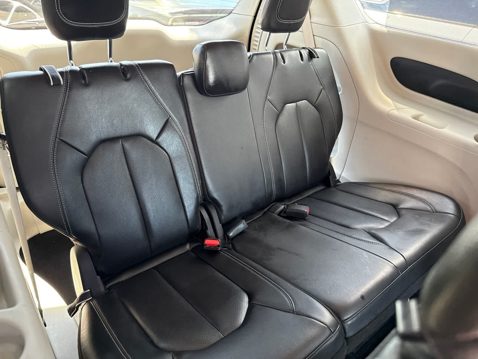 Used 2022 Bright White Clearcoat Chrysler Touring L image 13