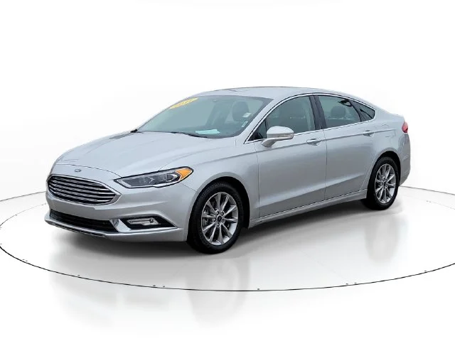 Used 2017 Silver Ford SE image 3