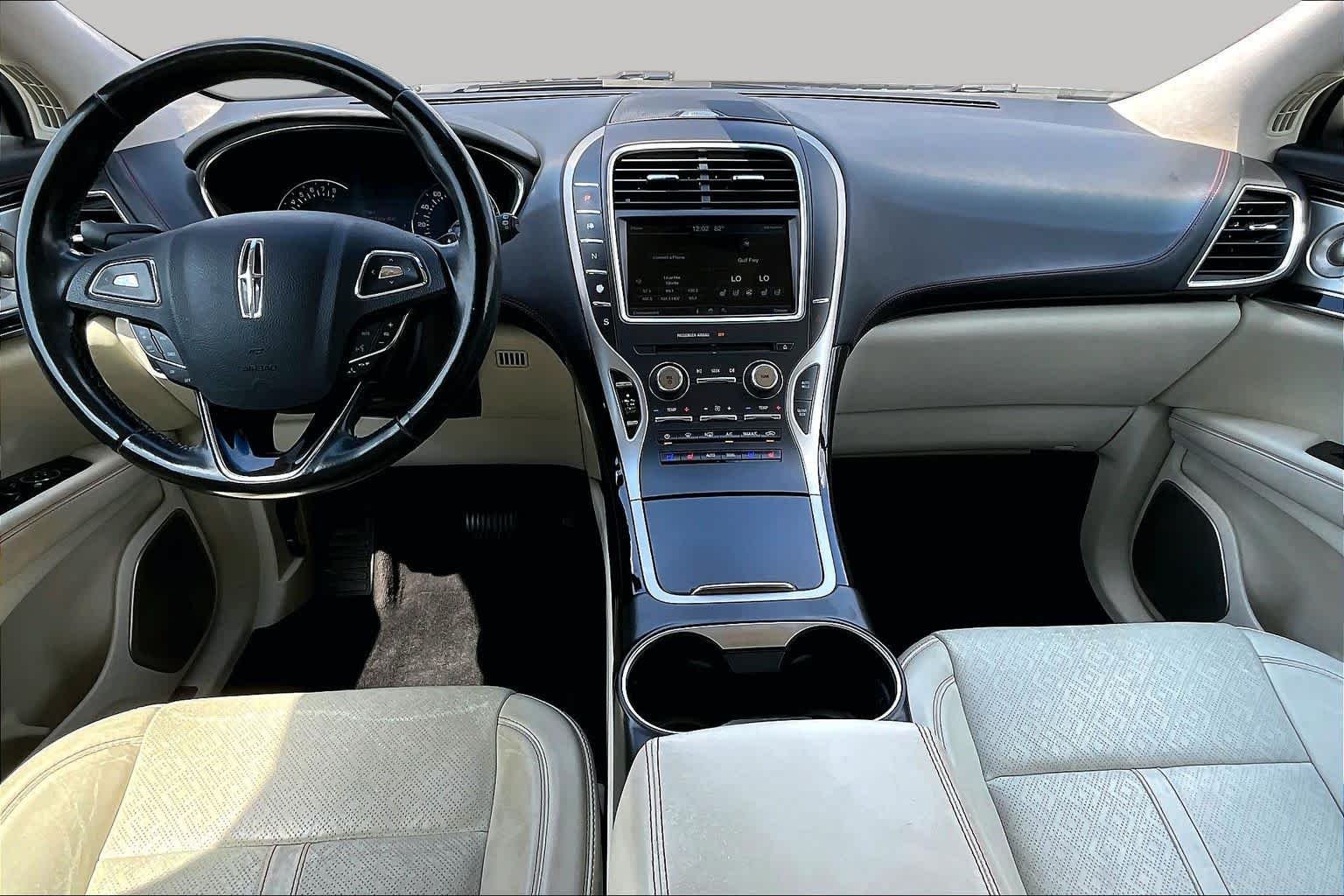 Used 2016 Confidential White 3C (Tri-Coat) Lincoln Black Label image 16