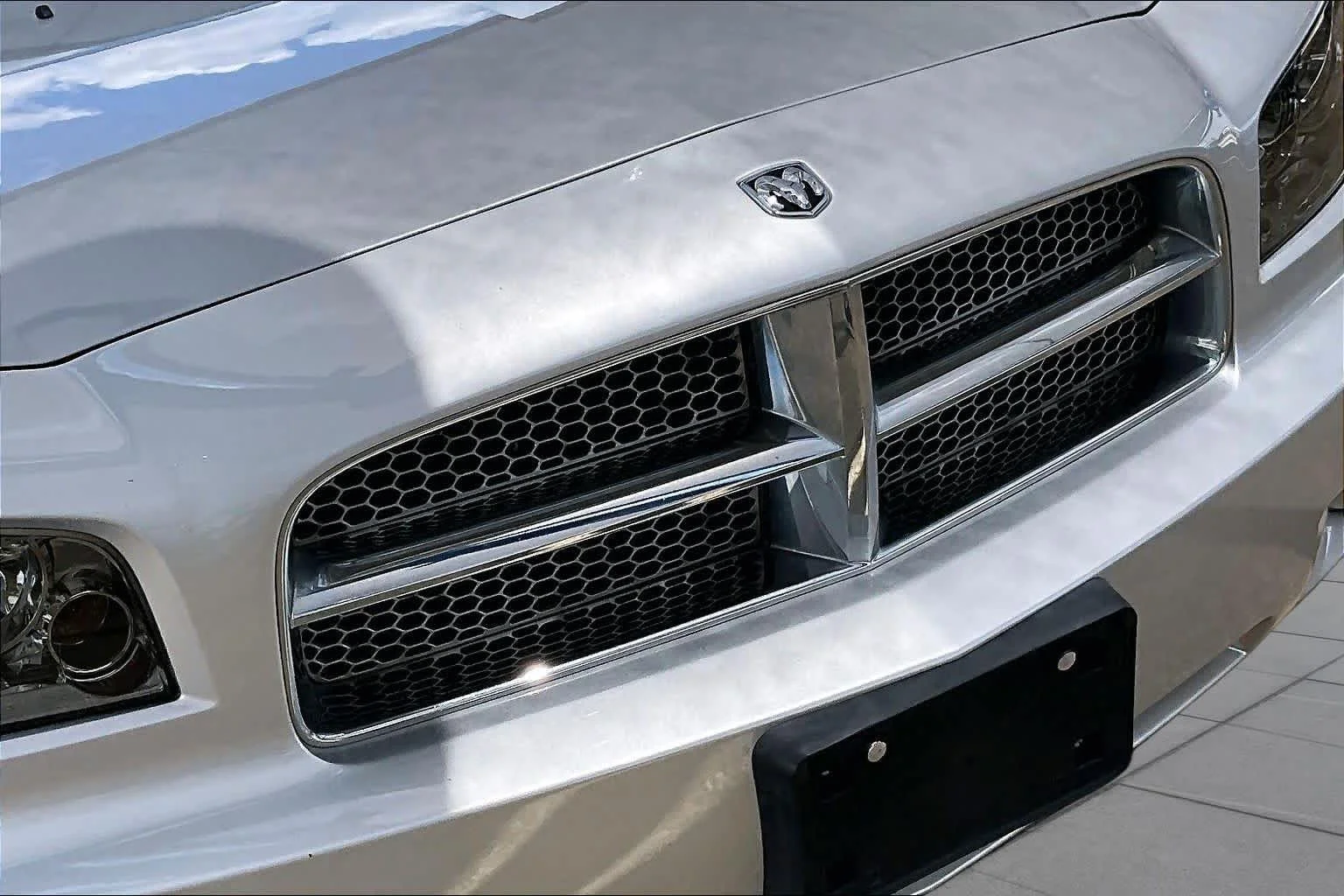 Used 2008 Bright Silver Metallic Dodge SXT image 28