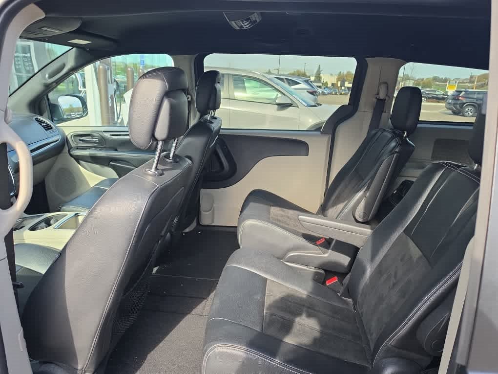 Used 2019 Black Onyx Crystal Pearlcoat Dodge SXT image 11